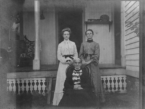 Photo of Jane and her daughters